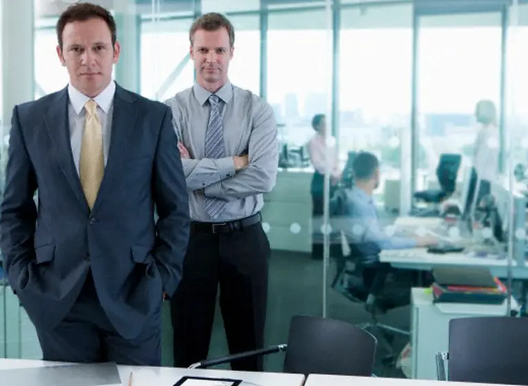 Las ventajas de tener un jefe más joven y cómo manejar la relación laboral