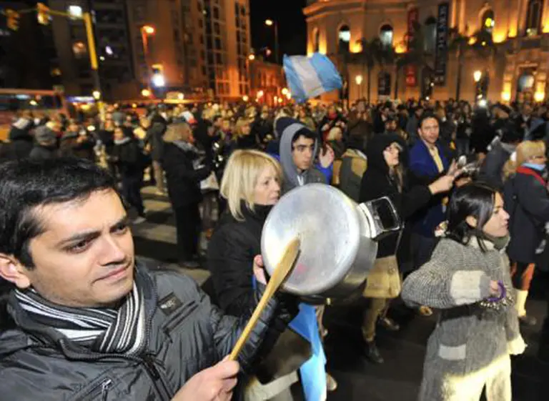 El cacerolazo contra el Gobierno que se realizará esta noche ya se vive en las redes sociales