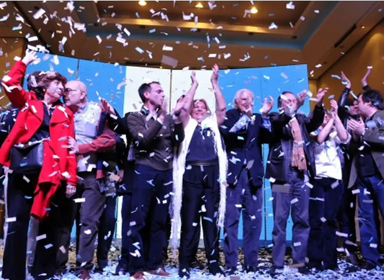 El llanto de Donda, el furcio de Carrió y las caipiroskas de la mujer de Pino Solanas