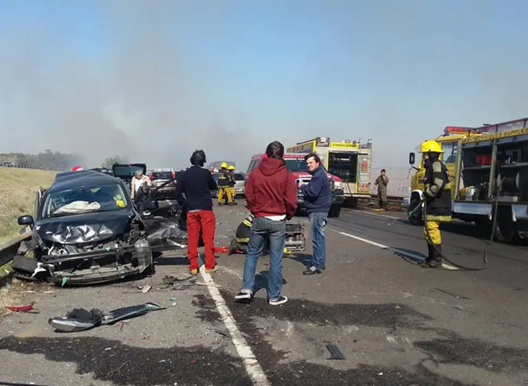 Un trágico choque múltiple en Chascomús deja como saldo dos muertos y 20 heridos