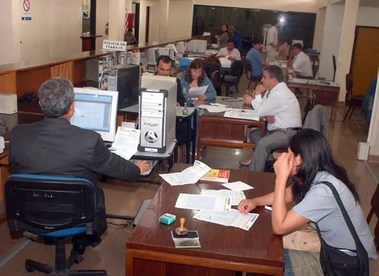 El Gobierno suma 7.500 empleados públicos como "planta permanente"