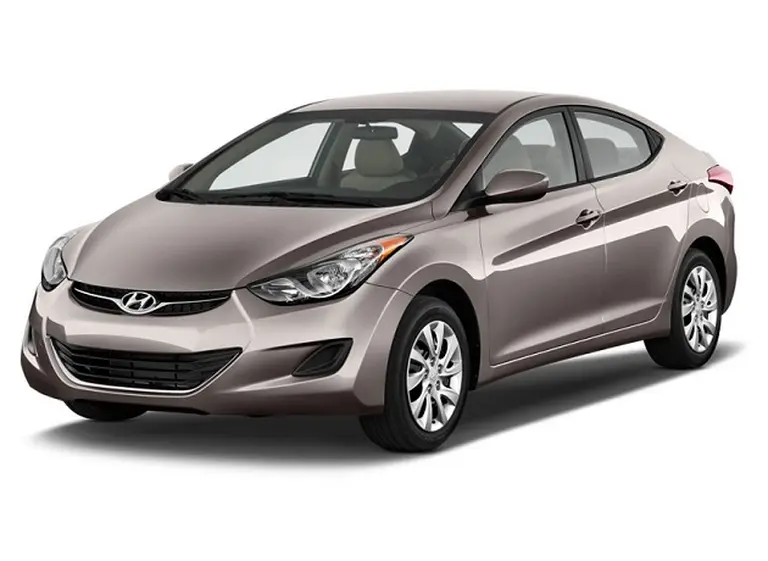 Hyundai presenta el Elantra y reinaugura concesionario bajo la nueva consigna de marca