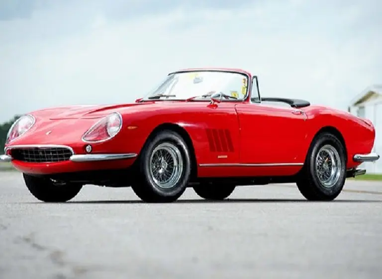 Un Ferrari de 1967 se convierte en el auto más caro de una subasta y arrebata el puesto al Mercedes de Fangio