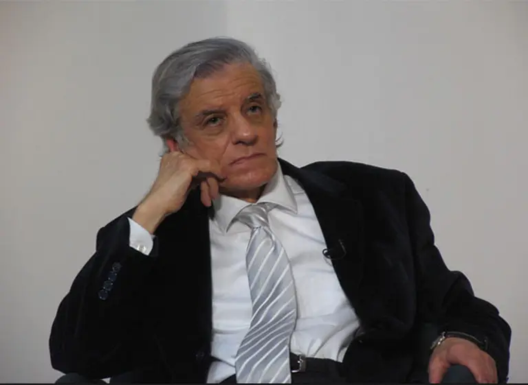 Para Juan José Sebreli, la Presidenta "creó un relato y la gente se deja engañar"