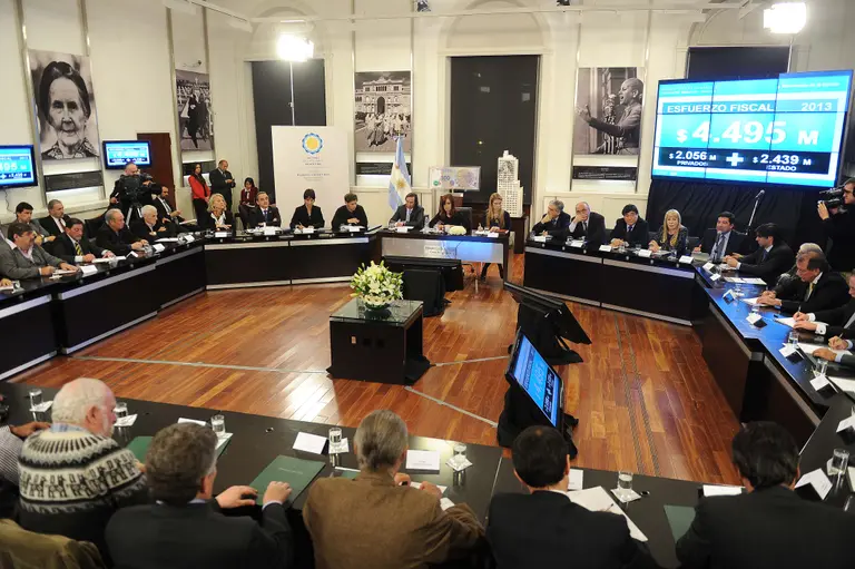 Los topes para asignaciones familiares suben hasta $15.000 y $30.000 en septiembre