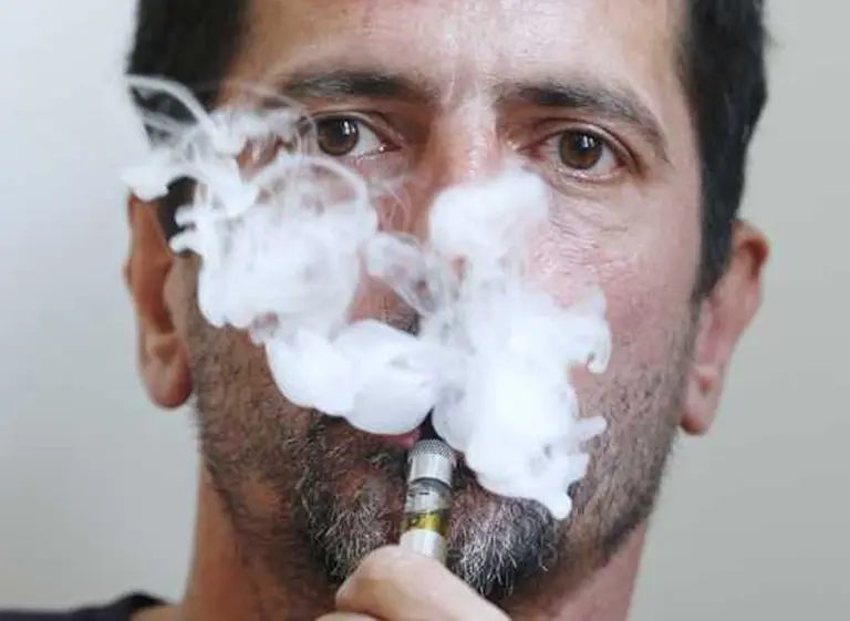 Para diversificarse, Philip Morris ahora se lanza a la venta de cigarrillos electrónicos