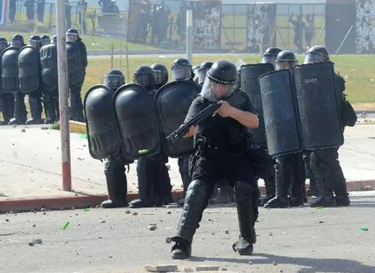 Neuquén: debaten acuerdo con Chevron en medio de represión con graves heridos