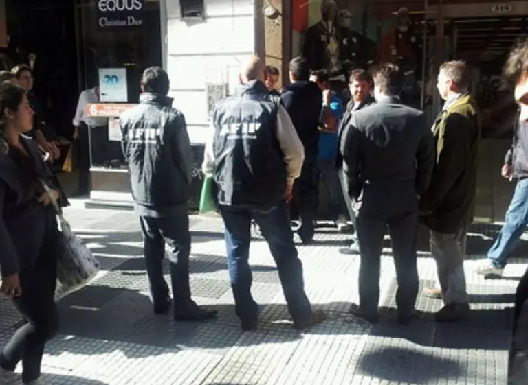 Operativos en Florida: la "12", barra brava de Boca, estarí­a controlando a los arbolitos