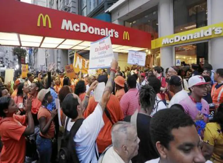 Una huelga de empleados de McDonald's y Burger King deja a EE.UU. sin hamburguesas