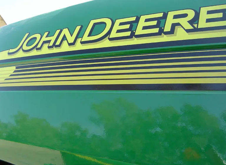El gigante John Deere compra por primera vez una compañí­a argentina