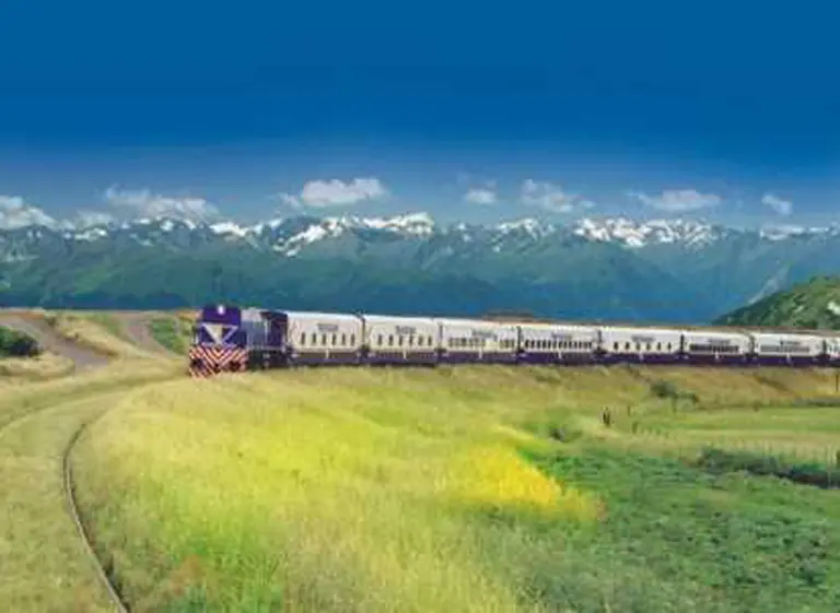 Tras 18 años sin servicio, ensayan el regreso del tren que une Constitución y Bariloche