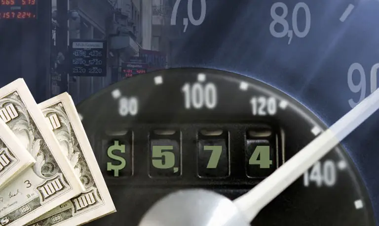 Uno acelera, el otro se le aleja más: dólar oficial y blue, en una carrera con peligroso final