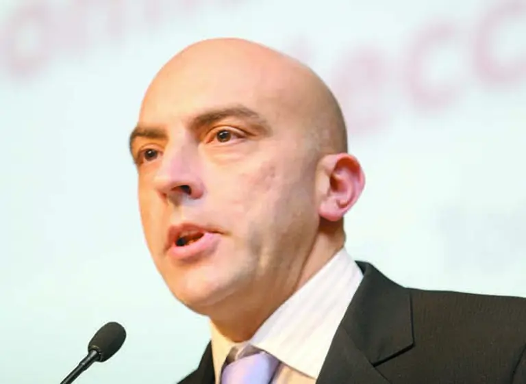 Según Tomás Bulat, "el Gobierno va a seguir devaluando de a poquito"