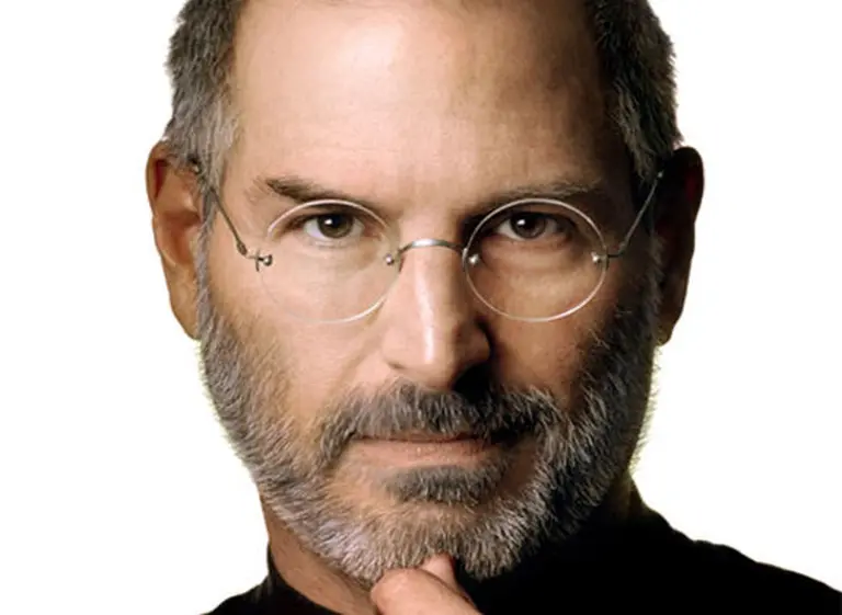 ¿En cuántos miles de dólares se subasta la primera solicitud de empleo de Steve Jobs?