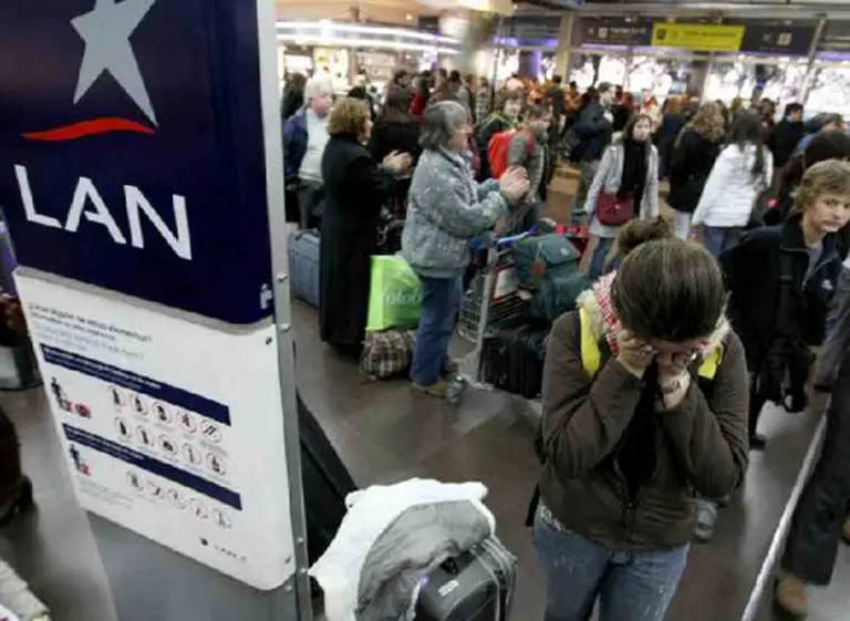 Por un conflicto de los maleteros de Intercargo, vuelven las demoras en los vuelos de LAN