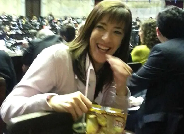 Los insólitos tuits de diputados "aburridos" en la maratónica sesión del Presupuesto