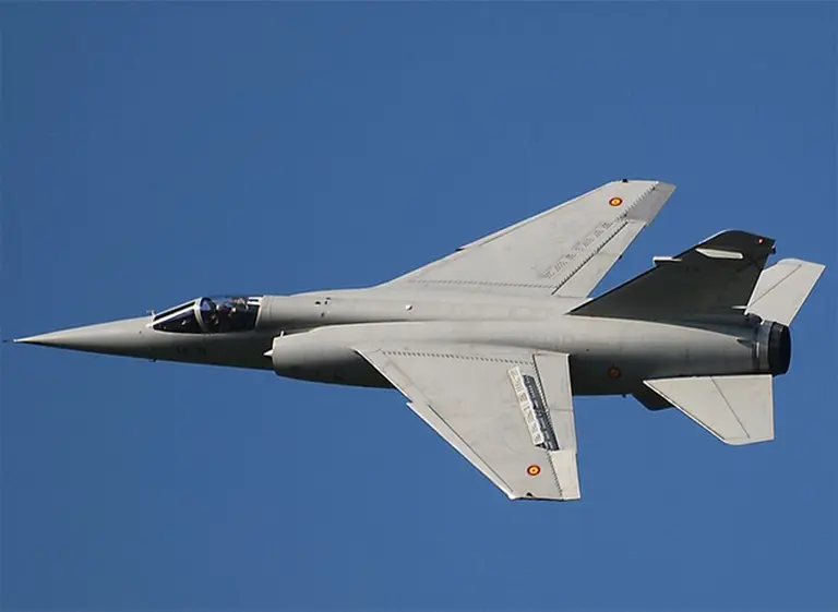 Argentina se rearma: comprará aviones Mirage F1 y prepara drones y un submarino