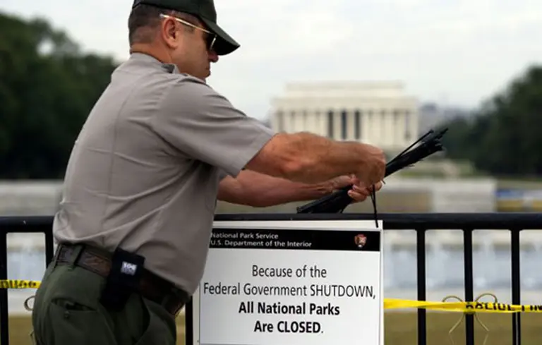 Cómo amaneció Washington tras el "cierre" parcial del gobierno de Estados Unidos