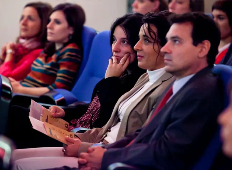 Promedio alto no es sinónimo de éxito: afirman que las buenas notas no aseguran la salida laboral