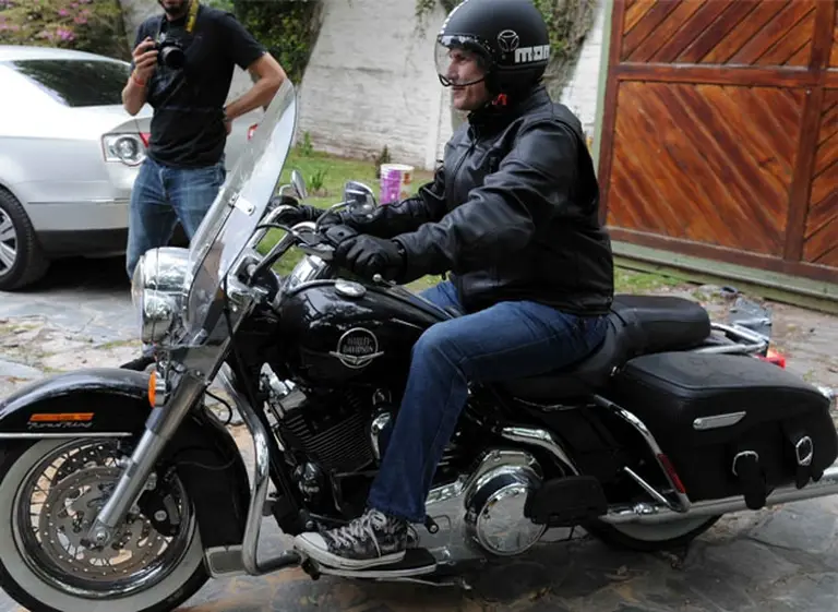 En Brasil, reprochan a Boudou por pasear en moto mientras internaban a la Presidenta