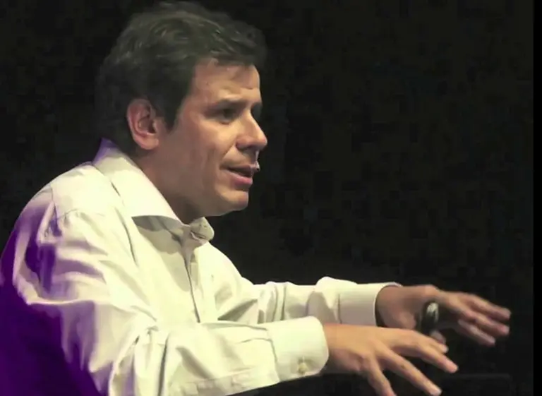 El médico que atiende a Cristina fundó un partido para "que se vayan todos" en 2002