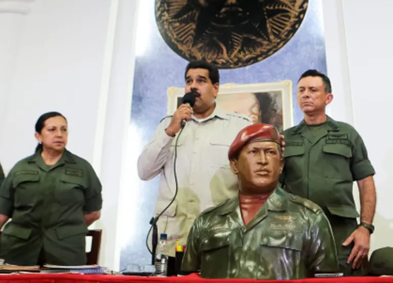 Maduro aspira a formar un millón de milicianos en defensa de la revolución