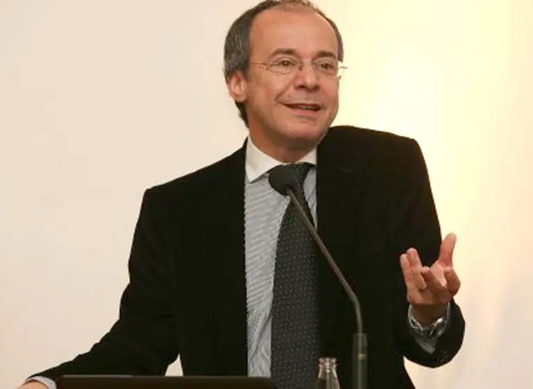 Daniel Artana: "Si se mantiene el ritmo de venta de reservas, habrá una suba importante de tasas"