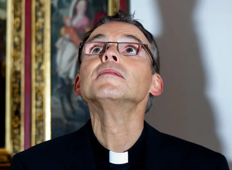 El Papa suspendió al "obispo gastador" alemán que "derrochaba" el dinero de la Iglesia