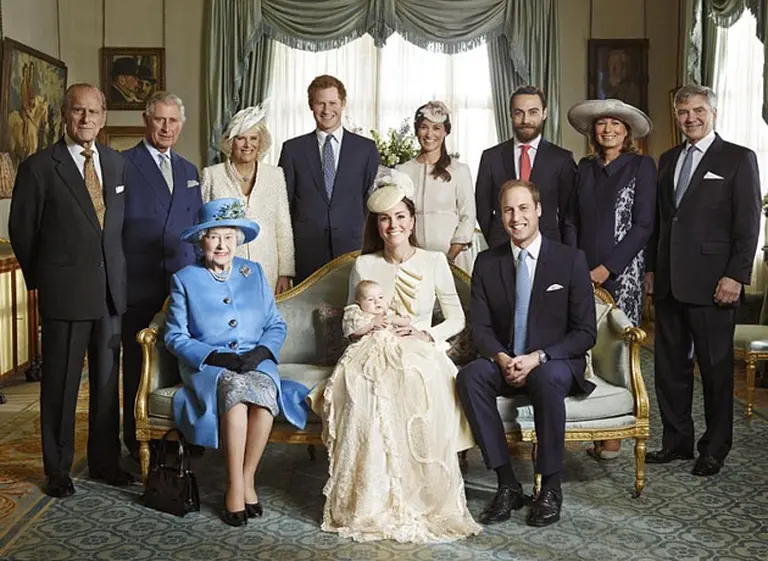 La foto histórica de la realeza británica que reunió a cuatro generaciones