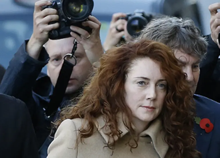 Rebekah Brooks, protegida de Murdoch, absuelta en el caso de las escuchas