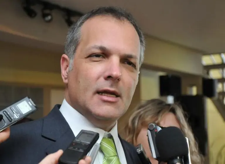 El gobernador de Chubut dijo que las denuncias de la AFIP en su contra son falsas