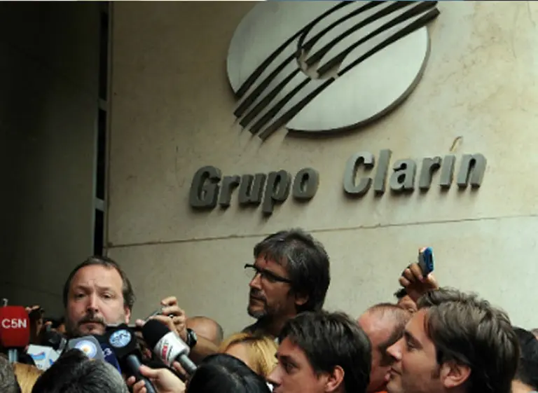 Vender, dividir entre socios o resistir en la Justicia, las opciones de Clarí­n