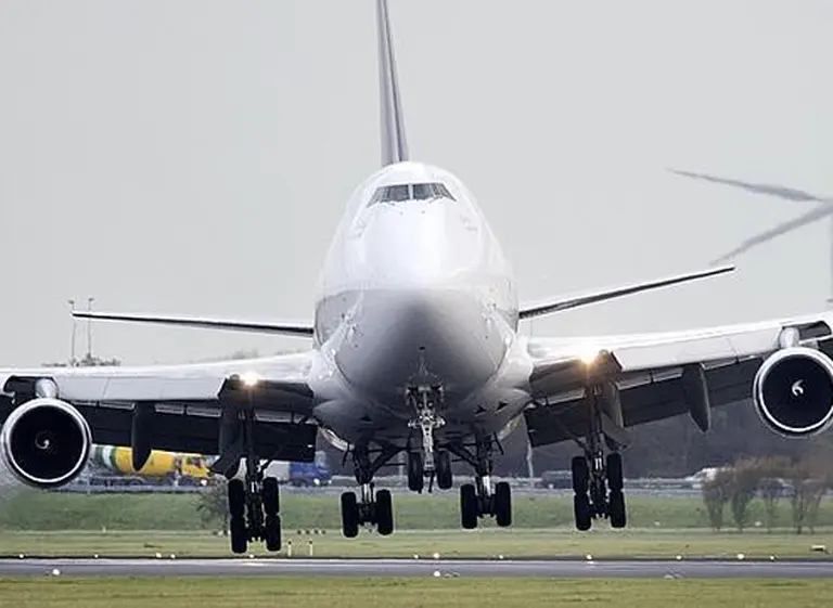 ¿Una persona sin experiencia puede hacer que aterrice un avión ante una situación extrema?