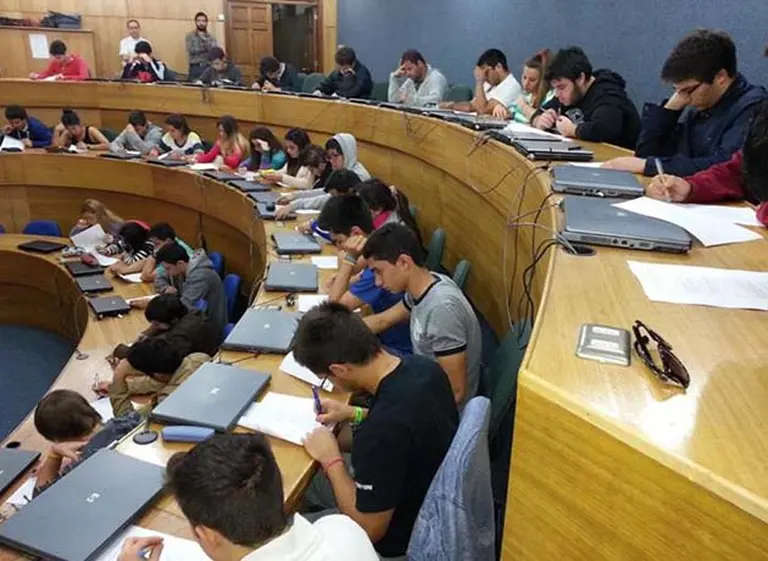 Alumnos de la UADE representarán al paí­s en una competencia internacional de finanzas