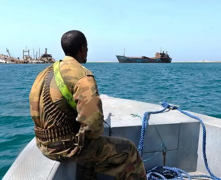 Drogas, prostitutas y mansiones: así­ se gastan el dinero los piratas modernos