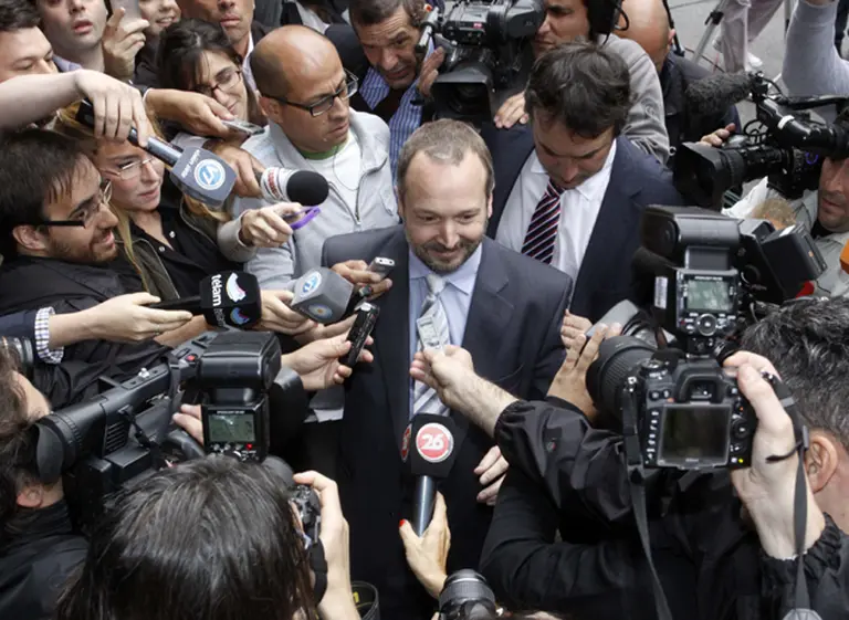 Luego del fallo de la Corte, el Grupo Clarí­n propone dividir el multimedio en seis partes