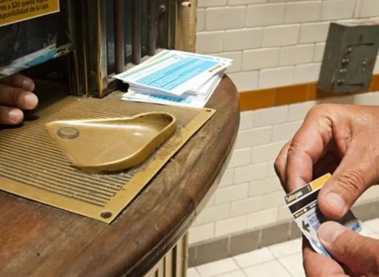 Cómo se tramita y quiénes pueden acceder a la "tarifa social" del subte para pagar $2,50