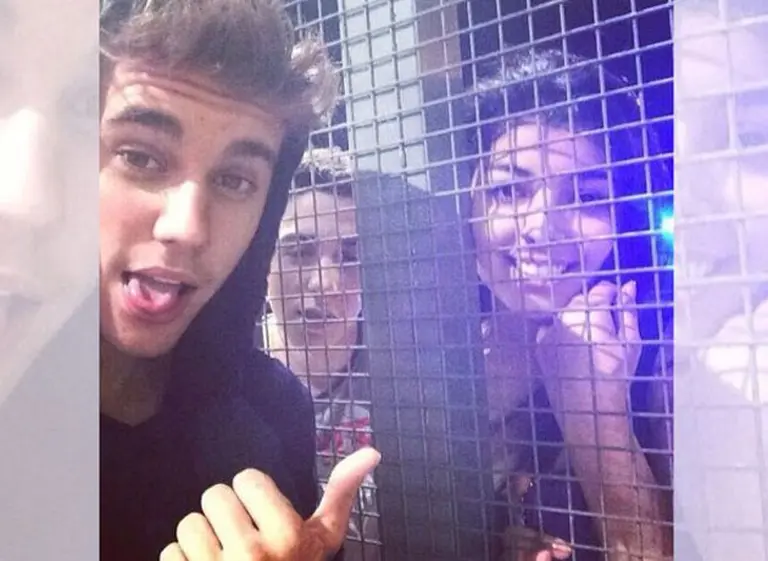 Justin Bieber arribó a la Argentina y generó locura entre sus fans