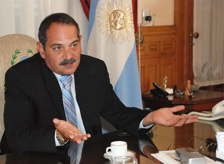 Alperovich se fue a descansar al Caribe junto a dos funcionarios y un senador