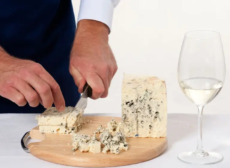 Guí­a práctica: todas las claves para acompañar quesos con vinos blancos