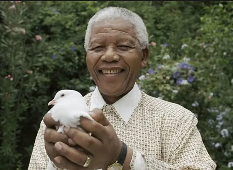 Difunden las ocho reglas de liderazgo de Nelson Mandela en honor a su 90° cumpleaños