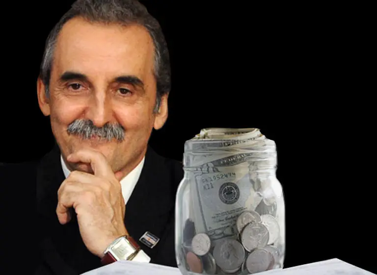 Moreno compró bonos en dólares y aumentó su patrimonio en $460.000