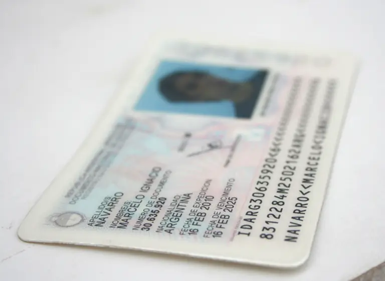 A partir de abril, la ANSES sólo aceptará el nuevo DNI para realizar trámites