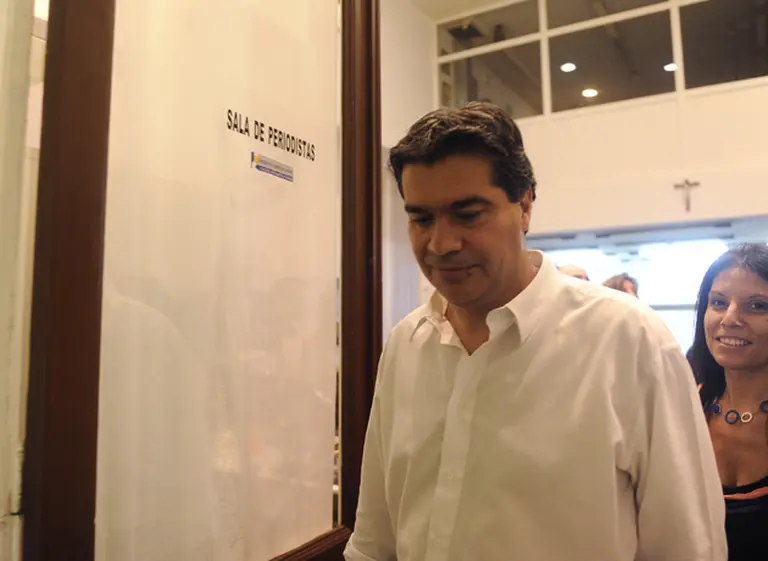 Giro de Capitanich: ahora instala un "cepo" a los periodistas y solo responde cuatro preguntas