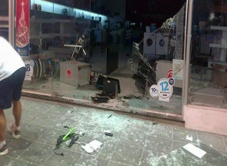 Policí­as de Concordia se acuartelaron y se registraron varios saqueos: hay un muerto