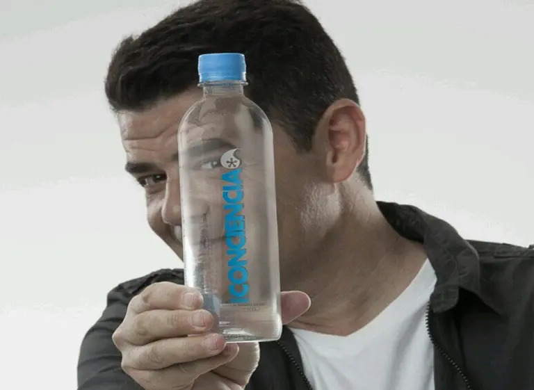 De la mano de Julián Weich, llega una marca de agua solidaria