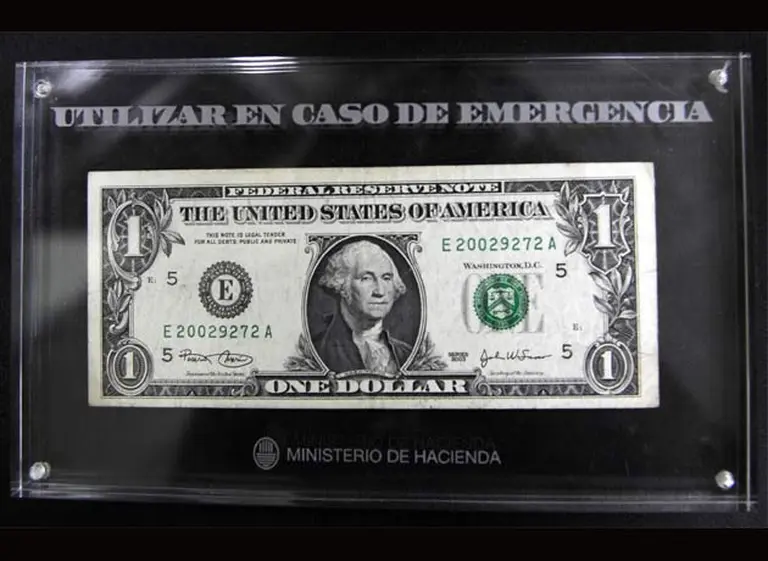 El Gobierno de Macri entregó billetes de un dólar como regalo de fin de año
