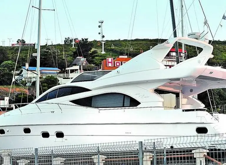 Aprestan el lujoso yate de u$s1 millón de Ricardo Jaime para traerlo a la Argentina