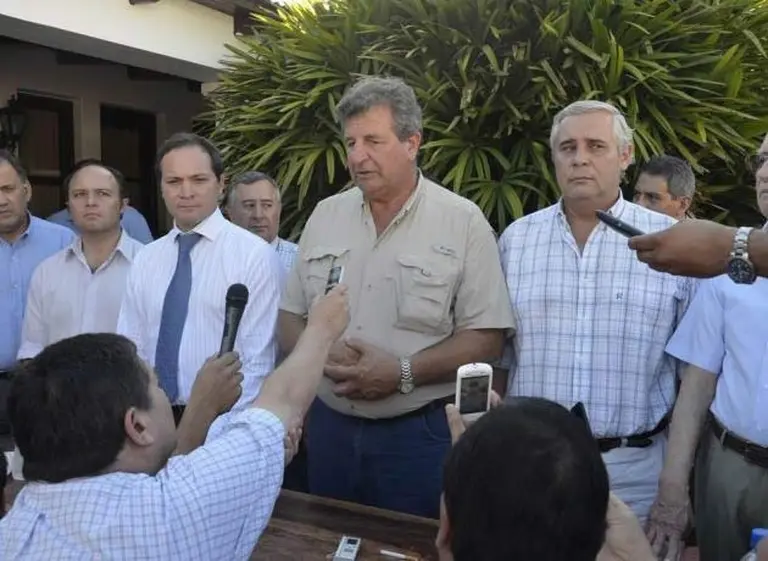 Intendente K se atrincheró en Corrientes, la Policí­a lo rodeó y denuncian "golpe de Estado"