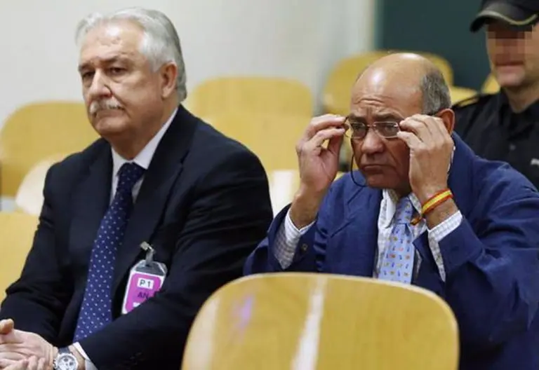 Dos años de cárcel para Dí­az Ferrán y Mata por el "caso Aerolí­neas"